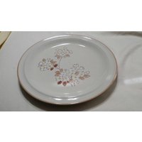 Sauterne Daphne Sy-7177 Kollektion 10, 50 Zoll Großer Kuchenteller Mit Weißen Und Gelben Blumen Steingut Teller von EastIdahoCompany