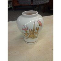 Schöne Weiße Und Pfirsich Made in Japan Sammler Vase Schöne Weiße Und Pfirsich Made in Japan Sammler Vase von EastIdahoCompany