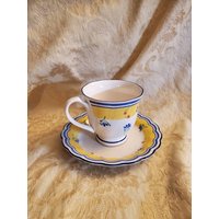 Seltene, Sango Fine China, Teetasse Mit Untertasse, 2-Teiliges Set, Scala Muster, Hergestellt in Japan, Gelber Rand, Rote Und Blaue Blumen, Ausgebogt von EastIdahoCompany