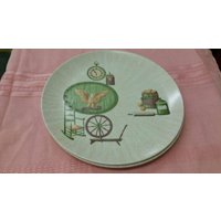 Set Von 2 Texas Ware Beige Und Grün Mid Century 9, 80 Zoll Luncheon Oder Dinner Teller Melmac Servierteller Mit Leiter Zurück Rocker von EastIdahoCompany
