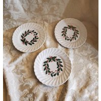 Set Von 3 Taylor Smith Holly Berry, 6, 25 Zoll Salatteller, Mit Rüschenkante Sammlerküche, Urlaub Unterhaltsam Set Von 3 Taylor Smith Holly Berry, 6, 25 Zoll Salatteller, Mit Rüschenkante Sammlerküche, Urlaub Unterhaltsam von EastIdahoCompany