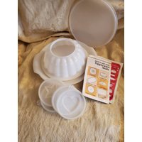 Tupperware, Weiß 5 Tassen, Wackelpudding Und Servierform Mit Servierplatte, 4 Feiertagsformen Auf Anleitung von EastIdahoCompany