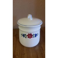 Vintage Küche Rote Und Blaue Blume Weißer Kanister Wohndekor Für Lebensmittelaufbewahrung Oder Trockenlagerung Made in Japan Vintage Küche Rote Und Blaue Blume Weißer Kanister Wohndekor Für Lebensmittelaufbewahrung Oder Trockenlagerung Made in Japan von EastIdahoCompany