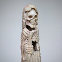 Handgeschnitzte Santa Muerte Statue Aus Hirschgeweih von EastLab