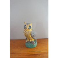 Jahrgang 1970Er Jahre Owl Statue - Gelb Und Braun Stehen Handgemachte Geschnitzte Große Eule Dekor Retro-Home Decor von EastMainVintage