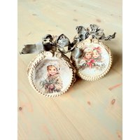 Weihnachtskugel, Ornamente, Shabby Chic, Vintage Kugel Mit Kindern, 2 Stück von EasterAtelier