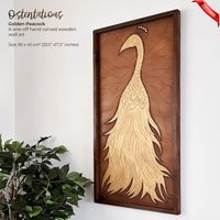 Eleganter Goldener Pfau, Handgeschnitzte Wanddekoration Aus Holz - Eine Perfekte Kulisse von Easternada