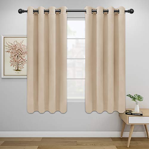 Easy-Going Verdunkelungsvorhänge für Schlafzimmer, solide, wärmeisolierte Vorhänge mit Ösen und Geräuschreduzierung, Raumverdunkelungsvorhänge für Wohnzimmer, 2 Paneele (132,1 x 117,8 cm, Beige) Easy-Going Verdunkelungsvorhänge für Schlafzimmer, solide, wärmeisolierte Vorhänge mit Ösen und Geräuschreduzierung, Raumverdunkelungsvorhänge für Wohnzimmer, 2 Paneele (132,1 x 117,8 cm, Beige) von Easy-Going