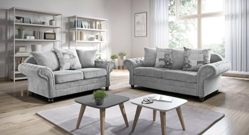 Easy4You Nicola Chesterfield Style Silber 3-Sitzer-Sofa + 2-Sitzer-Sofa Sofas für Wohnzimmer Sofagarnituren Chesterfield 3- und 2-Sitzer Set Sofas & Couches von Easy4You
