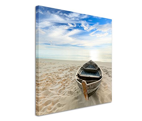 Eau Zone GmbH Fotokunst quadratisch 60x60cm Landschaftsfotografie - Einsames Boot am Sandstrand von Eau Zone GmbH