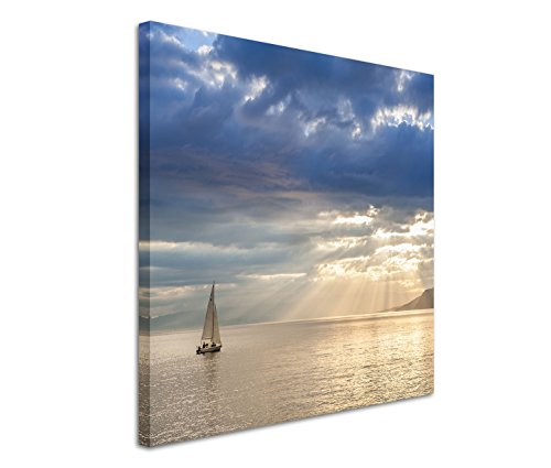 Eau Zone GmbH Fotokunst quadratisch 60x60cm Landschaftsfotografie – Kleines Segelboot am Leman See Schweiz von Eau Zone GmbH