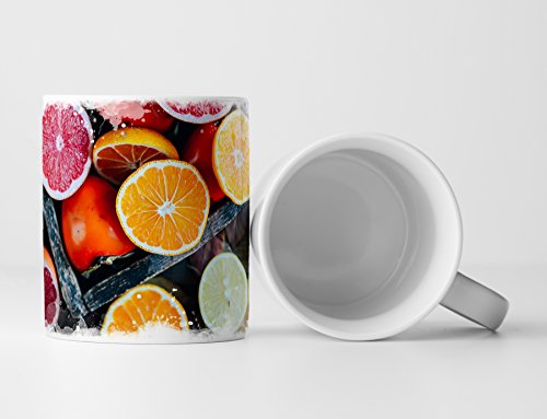 Eau Zone Fotokunst Tasse Geschenk Foodfotografie – Grapefruitkorb und Blätter Eau Zone Fotokunst Tasse Geschenk Foodfotografie – Grapefruitkorb und Blätter von Eau Zone