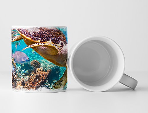 Eau Zone Fotokunst Tasse Geschenk Tierfotografie – Echte Karettschildkröte Malediven von Eau Zone