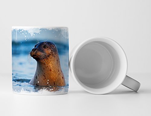 Eau Zone Fotokunst Tasse Geschenk Tierfotografie – Süße deutsche Kegelrobbe von Eau Zone