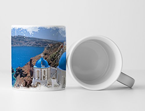 Eau Zone Fotokunst Tasse Geschenk Urbane Fotografie – Kirchen Kuppel von Santorini Griechenland von Eau Zone