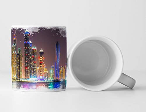 Eau Zone Fotokunst Tasse Geschenk Urbane Fotografie – Leuchtendes Dubai bei Nacht von Eau Zone