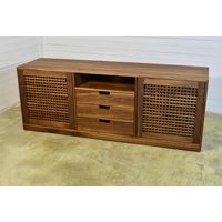 Sideboard Aus Nussbaum, Mid Century Den 1950Er Jahren Sideboard Aus Nussbaum, Mid Century Den 1950Er Jahren von EbenusFurniture