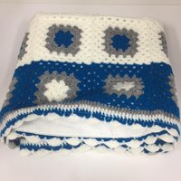 Handgemachte Gehäkelte Baby Decke Blau, Grau, Und Weiß Grandma Square Afghan von EceCrochetDesign