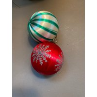 Set Mit 2 Vintage Satin Weihnachtskugeln von Eclectrix