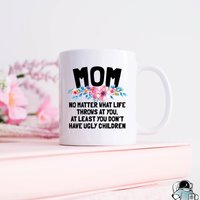 Mom At Least You Don't Have Ugly Kinder Kaffeetasse, Mutter Geschenke, Tassen, Lustiges Muttertags - Oder Geburtstagsgeschenk Mom At Least You Don't Have Ugly Kinder Kaffeetasse, Mutter Geschenke, Tassen, Lustiges Muttertags - Oder Geburtstagsgeschenk von EclipseMugs