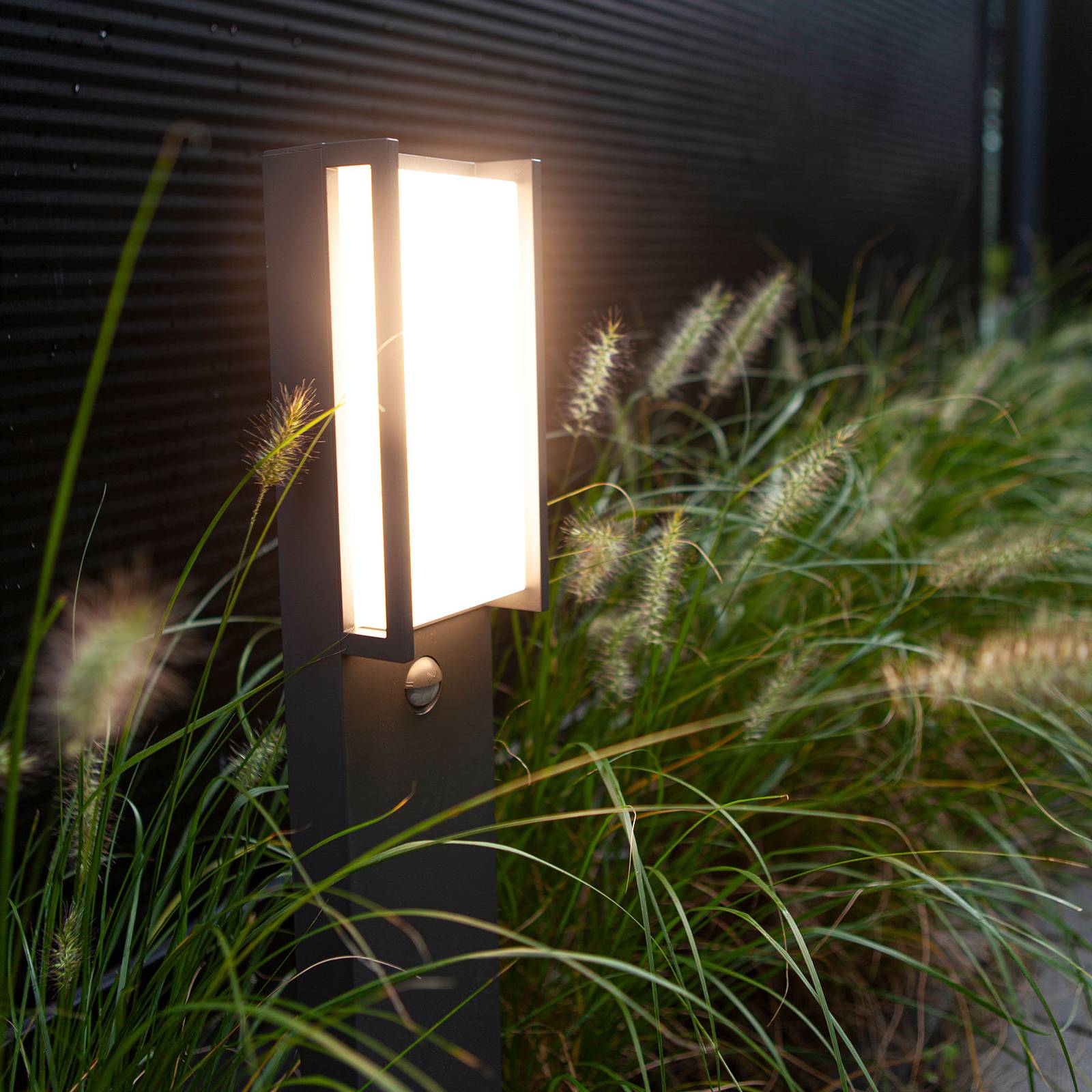 LED-Wegeleuchte Qubo anthrazit, Bewegungsmelder von Lutec