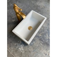 Kleines Weißes Rechteck Beton Waschbecken Tiny Badezimmer Vessel von EcoDesignerConcrete