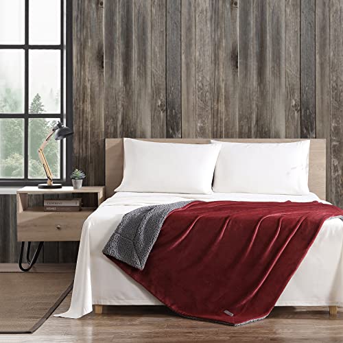 Eddie Bauer Ultra-Plush Collection Überwurfdecke, wendbar, Sherpa-Fleece-Bezug, weich und gemütlich, perfekt für Bett oder Couch, Rot von Eddie Bauer