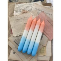 Dip Dye Kerzen. 4 Stück. Handmade. Leuchterkerzen. Pastell. Lachs Und Hellblau von EdelasPapierfabrik