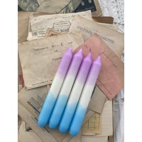 Dip Dye Kerzen. 4 Stück. Handmade. Leuchterkerzen. Pastell. Lila Und Hellblau von EdelasPapierfabrik