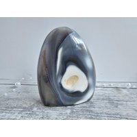 Orca-Achat Chalcedon 178G Freeform Mit Standfläche #25 Orca-Achat Chalcedon 178G Freeform Mit Standfläche #25 von EdelsteinchenWelt