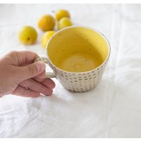 Made To Order Grün Gelb Große Tasse, Kaffee Tee Suppe Ramen Tasse Mit Griff, Handgemachte Polka Dot Muster Keramik, Hygge Hellgrün von EeliArtStudio