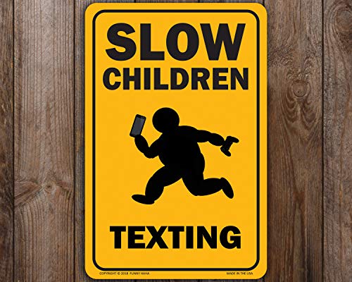 Eeypy Lustiges Metallschild mit englischer Aufschrift "Slow Children Texting" für Terrasse, 20,3 x 30,5 cm von Eeypy