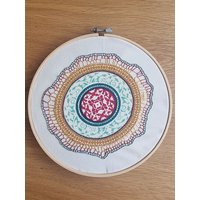 Abstrakte Handbestickte Wandbehang Fertige Hoop Art Wanddeko von EfisArt