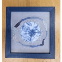 Blaue Abstrakte Hand Bestickte Textilkunst, Eingerahmt Mini Quilt von EfisArt