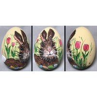 Osterei, Handbemalter Hase Im Tulpenmotiv von EggshellART