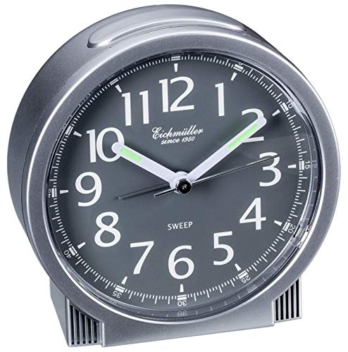 Analoger Wecker mit schleichender Sekunde - silber metallic mit Licht und Schlummerfunktion Analoger Wecker mit schleichender Sekunde - silber metallic mit Licht und Schlummerfunktion von Eichmüller