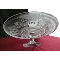 Hohe Kuchenplatte/Servierplatte Aus Pressglas, Mit Fuss, Sehr Dekorativ, 1990Er von EifelSammelnJagen