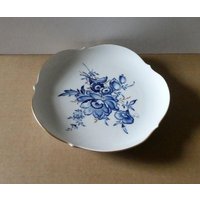 Wunderschöner Teller, Servierschale, Echt Meissener Porzellan, Blumendekor in Blau Und Gold, Handbemalt, Weiß Mit Goldrand, 1. Wahl von EifelSammelnJagen