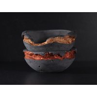 Betonschale Magma Anthrazit-Kupfer-Akzent, Feuerdesign-Dekor | 2 Größen Betonschale Magma Anthrazit-Kupfer-Akzent, Feuerdesign-Dekor | 2 Größen von EightPlusE
