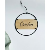 Eiche Wc Schild Im Metallring 20cm - Örtchen Holzschild Für Das Gäste | Badezimmer Wegweiser Gastro & Hotelschild Beschilderung Eiche Wc Schild Im Metallring 20cm - Örtchen Holzschild Für Das Gäste | Badezimmer Wegweiser Gastro & Hotelschild Beschilderung von EinklangDesign