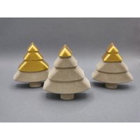 Weihnachtsbaum Im 3Er Set - Handgefertigt Aus Beton Mit Goldener Acrylfarbe von EinzigartigByKatrin