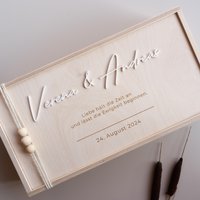 Erinnerungskiste Hochzeit Personalisiert - Hochzeitsgeschenk | Holzkiste Personalisiert Andenken Brautpaar Acryl von Einzigoatig