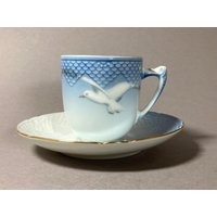 Bing & Grøndahl Espressotasse Mit Untertasse Möwe Seagull Fanny Garde Tasse Goldrand Bing & Grøndahl Espressotasse Mit Untertasse Möwe Seagull Fanny Garde Tasse Goldrand von EisenhoferAntik