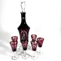Kristall Likörset Karaffe Mit 6 Gläsern, Überfangglas Rot Klar, Durchschliff, Buzău Perlalux Rumänien Oder Böhmen, Vintage Kristallglas Set von EisenhoferAntik