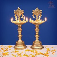 Messing Shankh Chakra Diya Lampe 30 cm | Handgefertigte Vishnu Für Home Tempel Traditionelle Mandir Puja Öl Lampe, Housewarming Geschenk von EkaaHandicrafts
