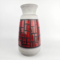 Eine Westdeutsche Fat Lava Vase Von Bay Keramik. Die Trägt Die Nummer 526-35 von Eksternest