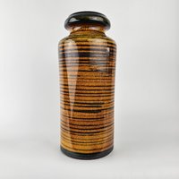 Eine Westdeutsche Fat Lava Vase Von Scheurich. Die Ist Braun Mit Streifen Und Hat Die Nummer 517-30 von Eksternest