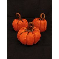 Handgefertigter Kürbis Aus Keramik, Herbstdekoration, Halloween-Dekoration von EleCeramiche