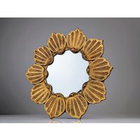 Floraler Sunburst-Sonnenspiegel Aus Vergoldetem Holz Den 1950Er Jahren Floraler Sunburst-Sonnenspiegel Aus Vergoldetem Holz Den 1950Er Jahren von ElefantaDeColores