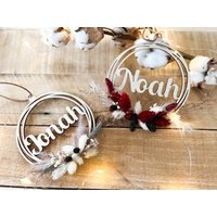 Weihnachtskugel Personalisierbar I Kinder Tischdeko Weihnachten Christbaumkugel Aus Holz Trockenblumen Weihnachtskugel Personalisierbar I Kinder Tischdeko Weihnachten Christbaumkugel Aus Holz Trockenblumen von ElefantenHolz